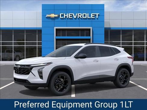 New 2026 Chevrolet Trax LT w/ Driver Confidence Package FWD image 2