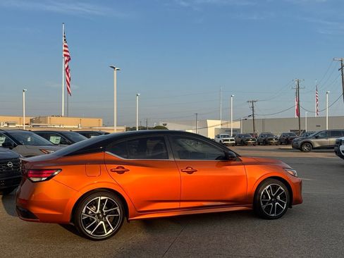 Certified 2025 Nissan Sentra SR FWD image 23