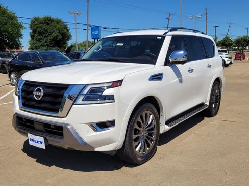 Used 2023 Nissan Armada Platinum w/ Captain's Chairs Package RWD image 2