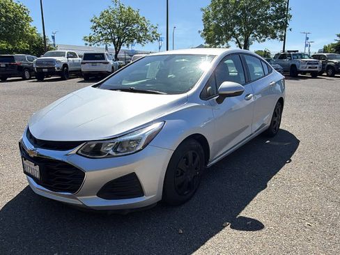 Used 2019 Chevrolet Cruze LS w/ LS Fleet Convenience Package FWD image 1