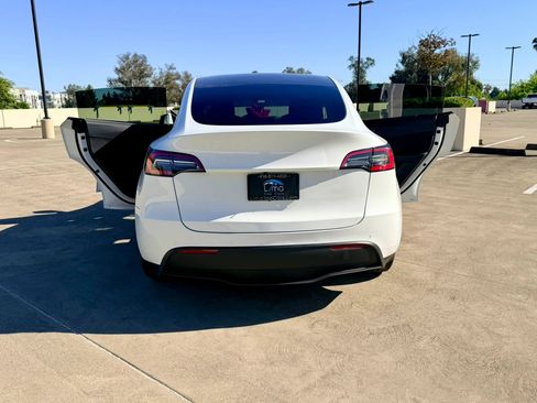 Used 2021 Tesla Model Y 2WD image 35