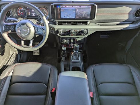 Used 2024 Jeep Wrangler Unlimited Rubicon image 3