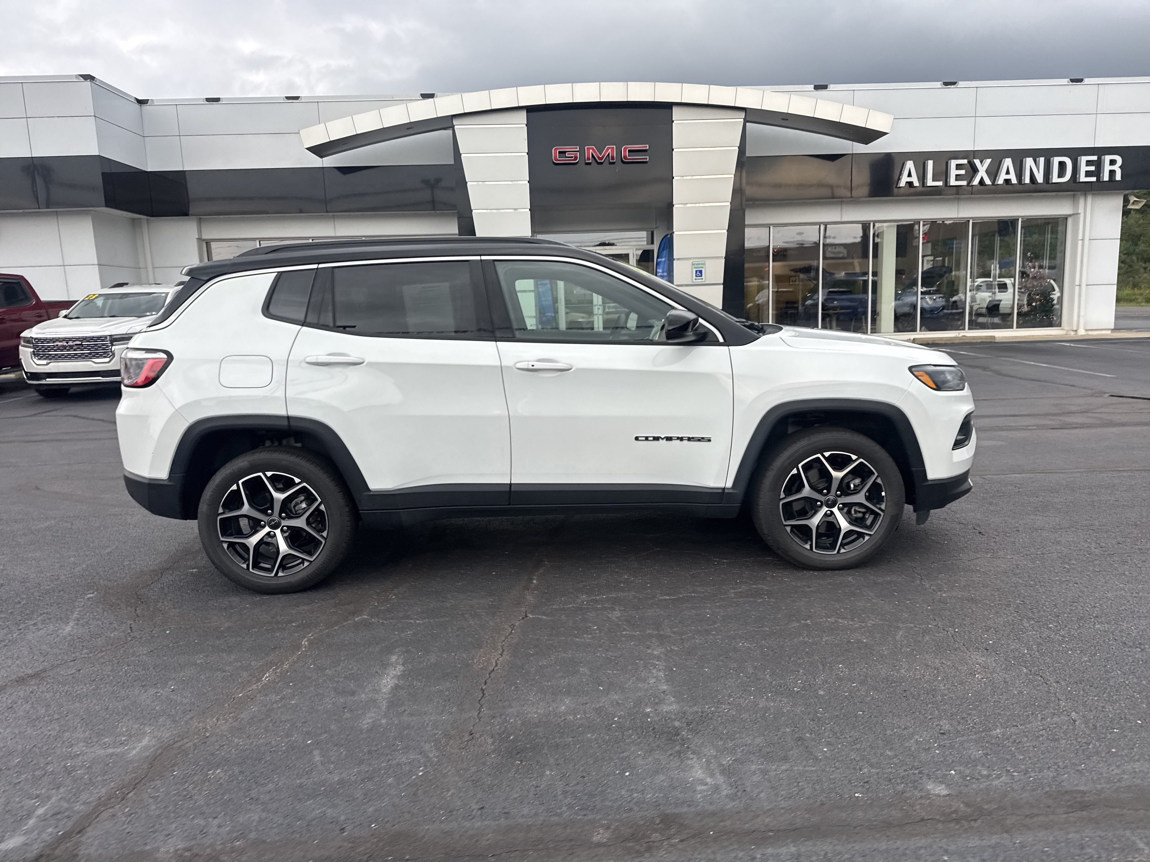 Used 2026 Jeep Compass Limited AWD/4WD image 2