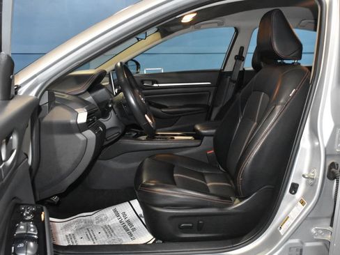 Used 2024 Nissan Altima 2.5 SR FWD image 6