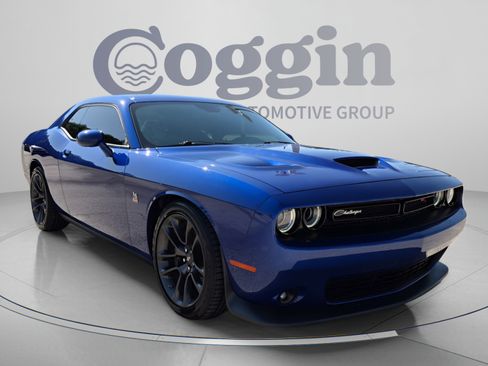 Used 2021 Dodge Challenger R/T Scat Pack w/ Scat Pack Stripe RWD image 8