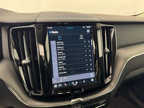 Used 2024 Volvo XC60 B5 Core image 17