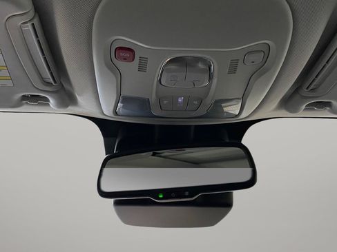 Used 2018 Jeep Renegade Limited w/ UConnect 8.4 Nav Group AWD/4WD image 17