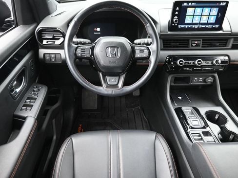 Used 2025 Honda Pilot TrailSport image 16