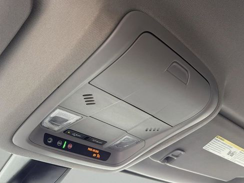 Used 2023 GMC Acadia SLE FWD image 22