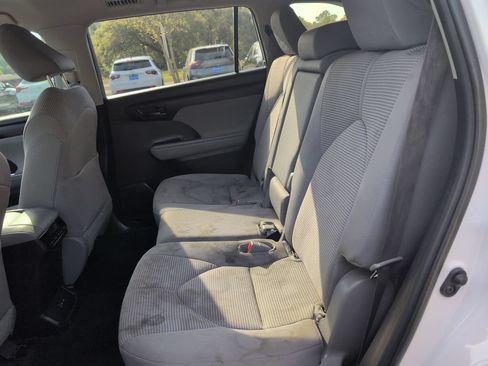 Used 2023 Toyota Highlander L FWD image 29