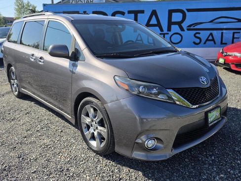 Used 2015 Toyota Sienna SE Premium FWD image 1
