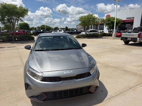 Used 2022 Kia Forte GT-Line FWD image 2