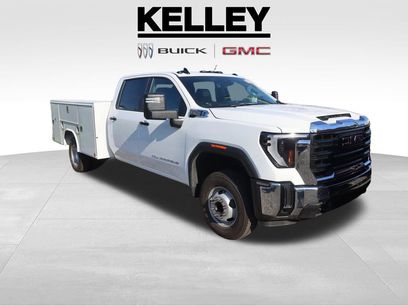 New 2025 GMC Sierra 3500 Pro w/ Convenience Package