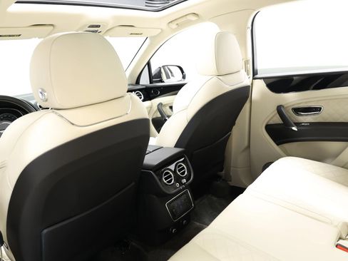 Used 2019 Bentley Bentayga AWD/4WD image 66