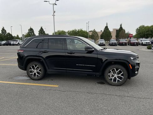 Used 2024 Jeep Grand Cherokee Limited w/ Luxury Tech Group II AWD/4WD image 10