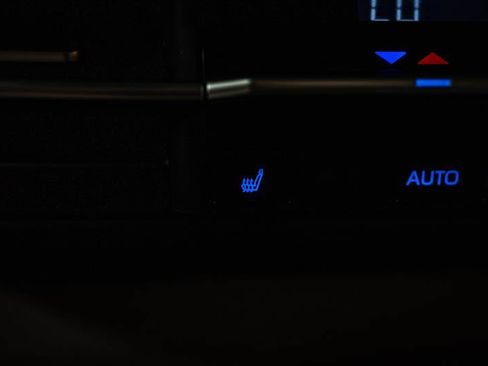 Used 2023 Toyota Sienna XLE AWD/4WD image 23