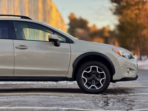 Used 2015 Subaru Crosstrek 2.0i Premium AWD/4WD image 9