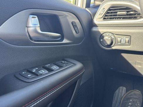 New 2027 Chrysler Pacifica Select AWD/4WD image 28