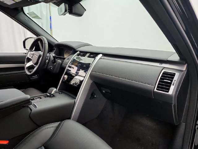 New 2026 Land Rover Discovery Limited Edition AWD/4WD image 17