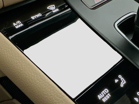 Certified 2026 Porsche Macan AWD/4WD image 18