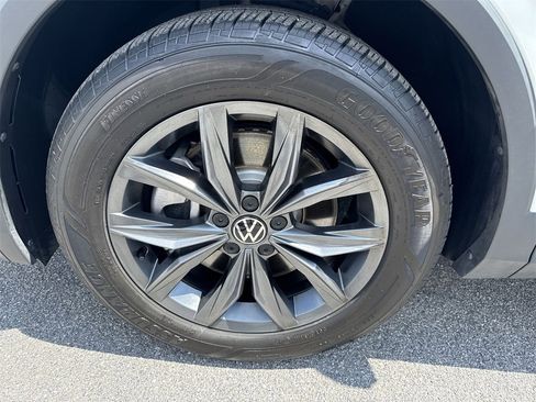 Used 2024 Volkswagen Tiguan SE image 8