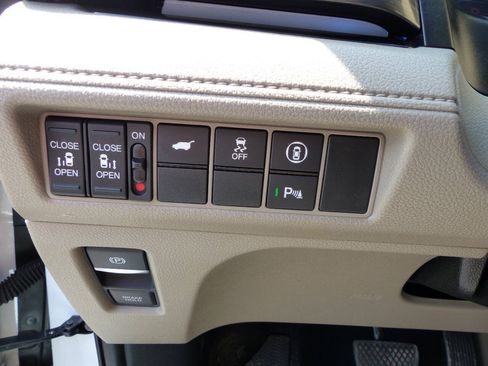 Used 2024 Honda Odyssey Elite image 25