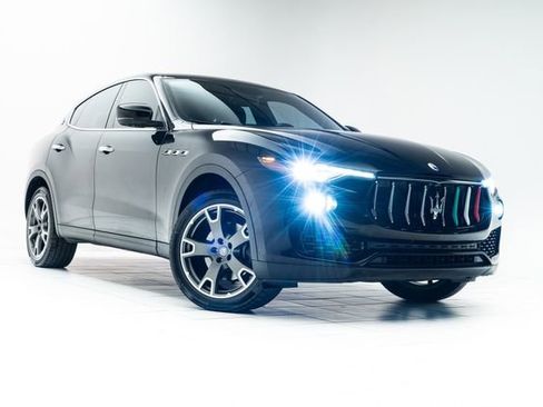 Used 2017 Maserati Levante AWD/4WD image 5