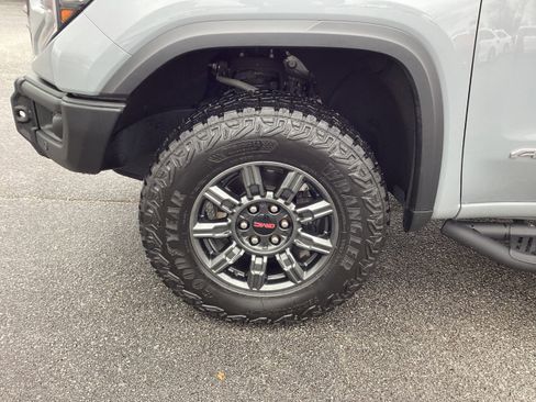Used 2024 GMC Sierra 1500 AT4X image 9