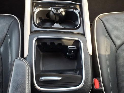 Certified 2023 Chrysler Pacifica Limited image 23