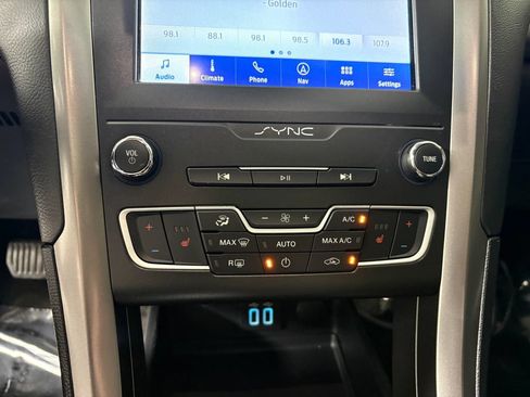Certified 2020 Ford Fusion SE AWD/4WD image 19