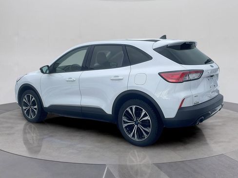 Used 2022 Ford Escape SE w/ SE Sport Appearance Package image 3
