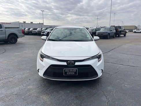 Used 2024 Toyota Corolla LE image 2