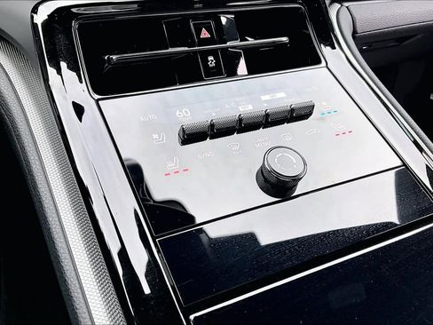 Used 2024 Porsche Panamera image 30