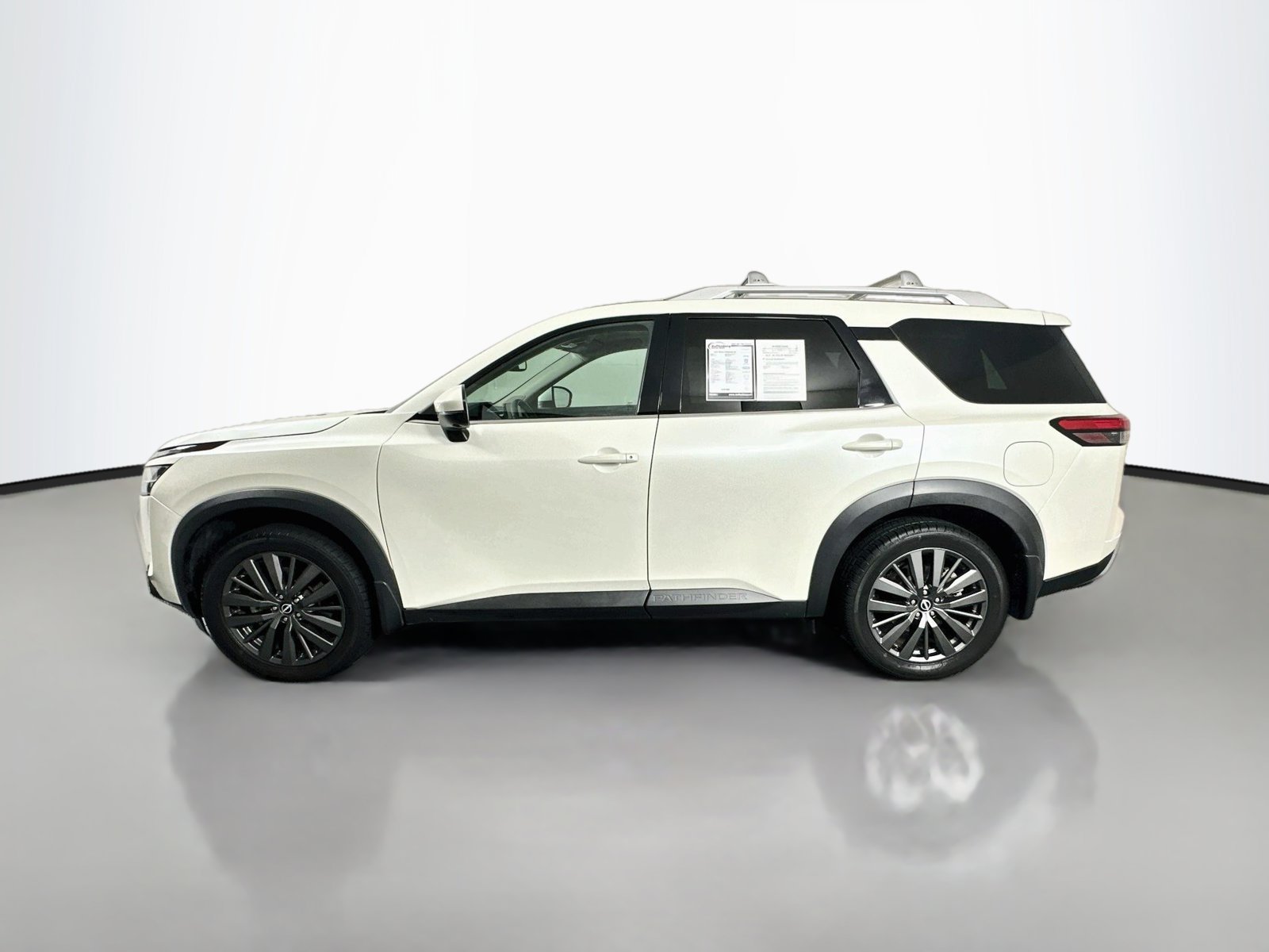 Certified 2022 Nissan Pathfinder SL w/ SL Premium Package FWD image 4