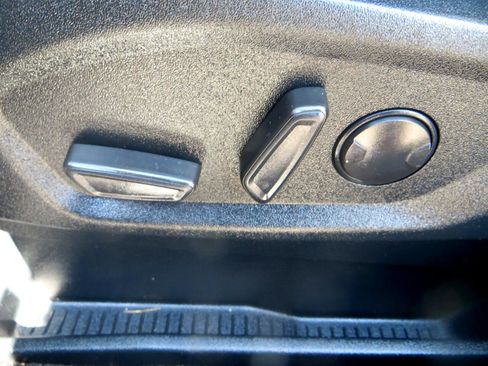 Used 2020 Ford Edge SE image 19