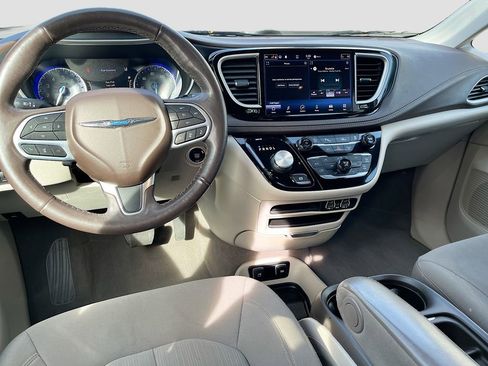 Used 2021 Chrysler Pacifica Touring w/ Cold Weather Group image 20