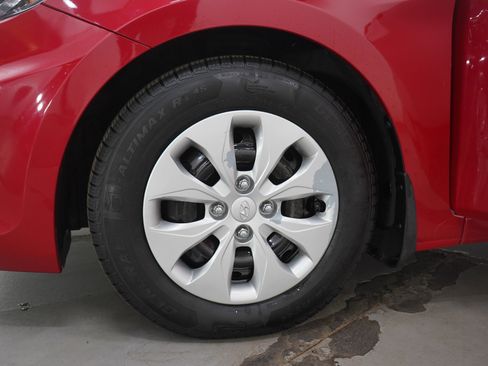 Used 2015 Hyundai Accent GLS w/ Option Group 02 image 28