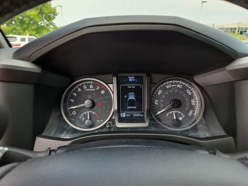 Used 2022 Toyota Tacoma TRD Off-Road w/ Technology Package AWD/4WD image 26