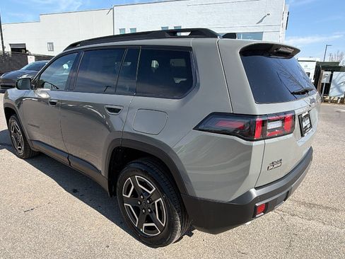Used 2026 Jeep Cherokee Laredo AWD/4WD image 10