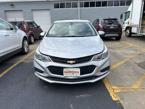 Used 2017 Chevrolet Cruze LS image 2