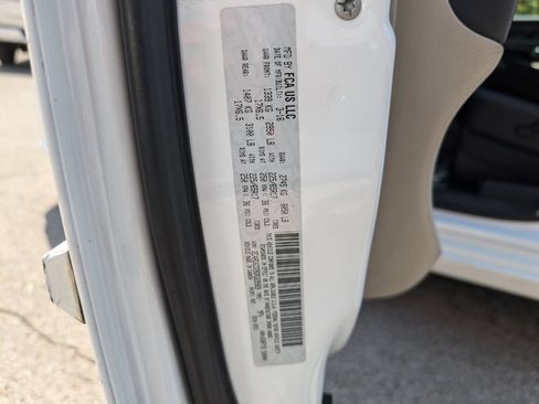 Used 2016 Dodge Grand Caravan SXT FWD image 29