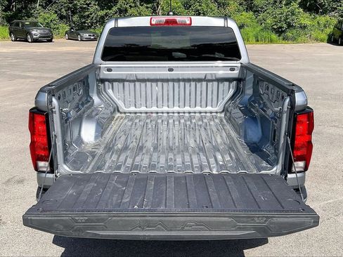 Used 2023 Chevrolet Colorado LT AWD/4WD image 29