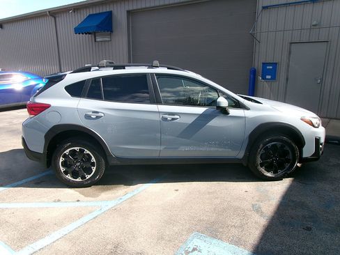 Used 2021 Subaru Crosstrek 2.0i Premium image 6