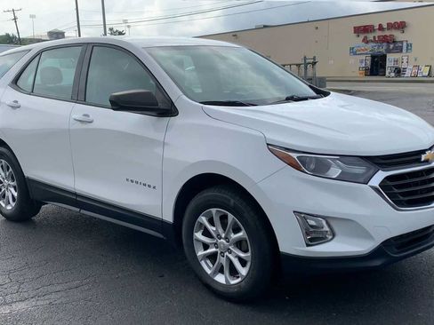 Certified 2018 Chevrolet Equinox LS AWD/4WD image 2