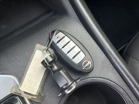 Used 2025 Nissan Altima 2.5 SV FWD image 21