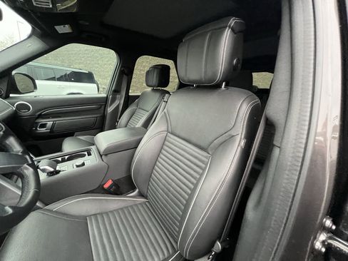 Certified 2024 Land Rover Discovery Metropolitan Edition image 18