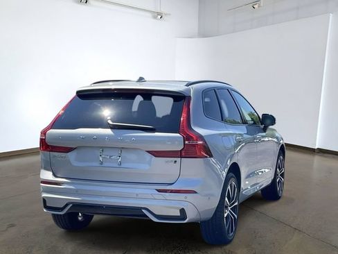 Used 2023 Volvo XC60 B5 Plus w/ Climate Package AWD/4WD image 4
