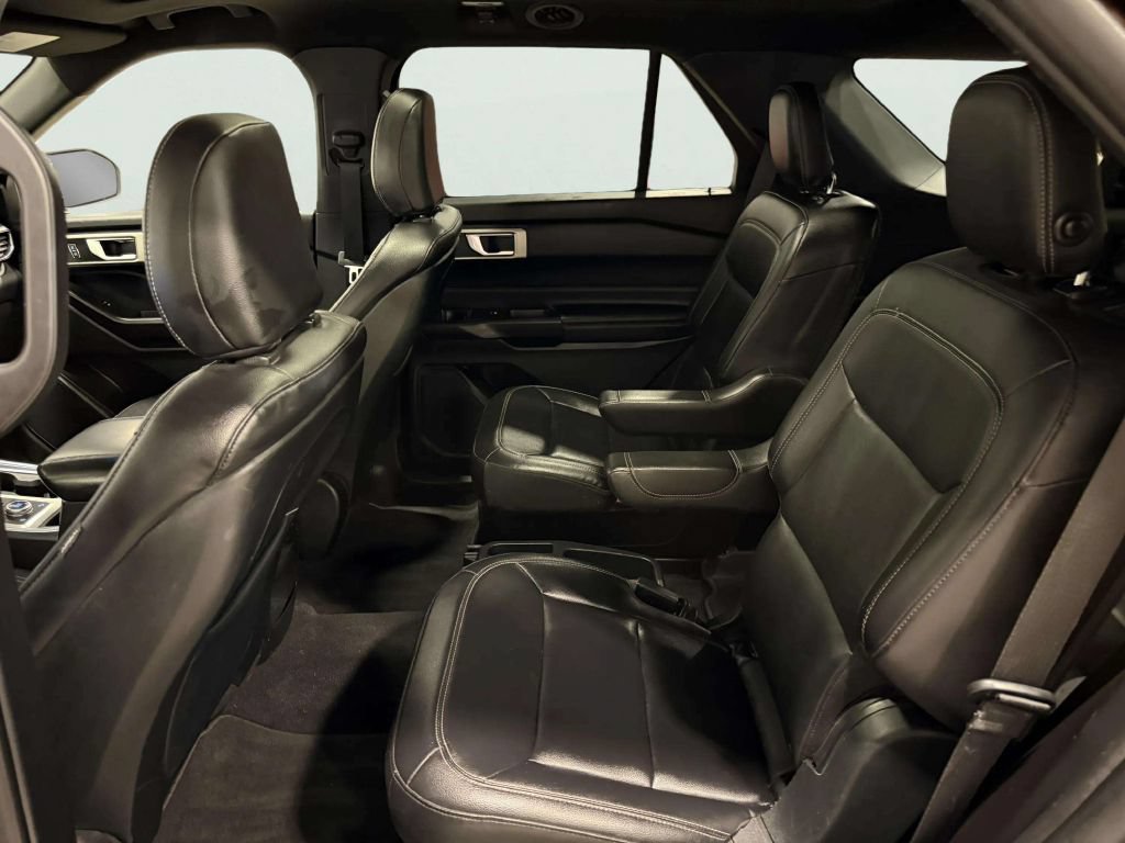 Used 2020 Ford Explorer XLT w/ Equipment Group 202A AWD/4WD image 17
