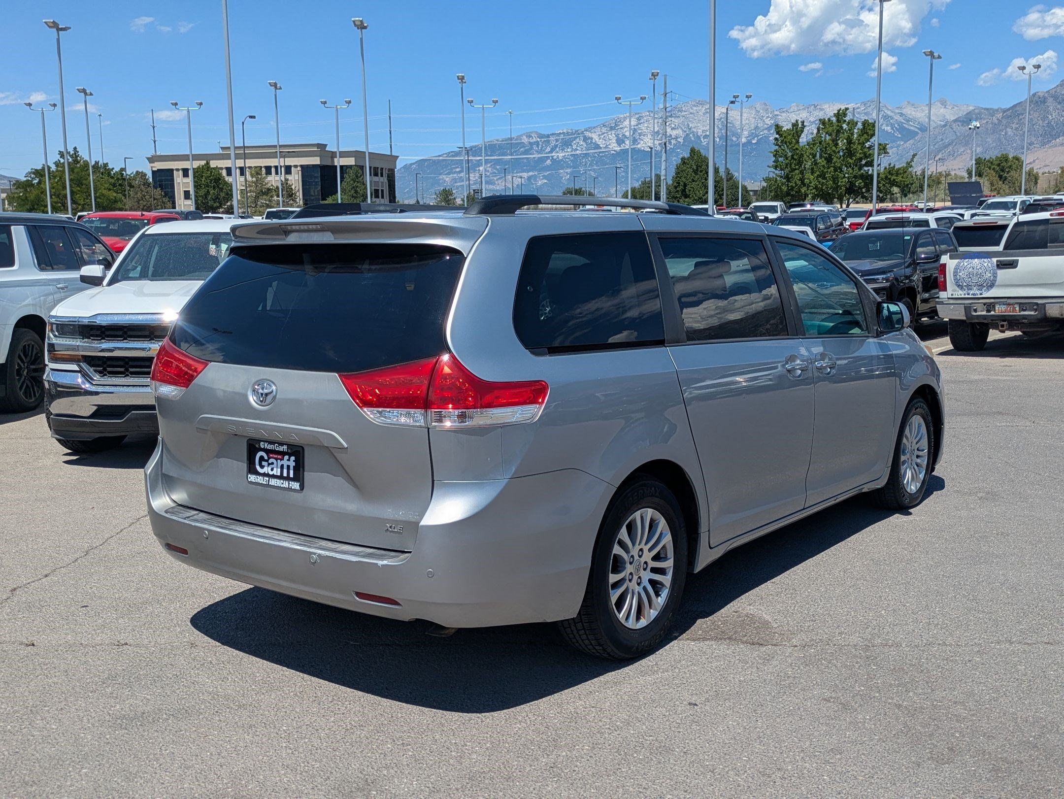 Used 2012 Toyota Sienna XLE w/ Entertainment Pkg FWD image 3