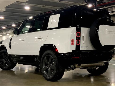 New 2026 Land Rover Defender 110 X-Dynamic SE image 12